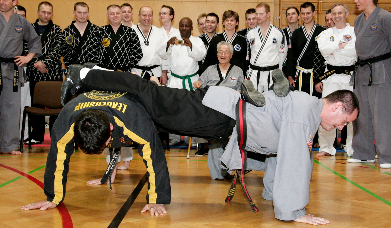 Sin Moo Hapkido Graz 2010 mit Dojunim Ji Han Jae